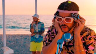 «Dákiti» es la primera canción latina en el número 1 de Billboard Global 200
