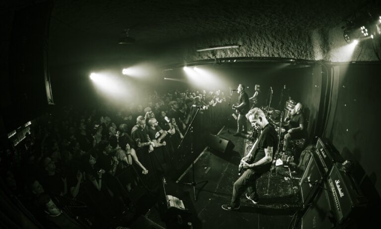 face-to-face-en-un-sotano-de-buenos-aires:-cara-a-cara-con-una-leyenda-viva-del-punk-californiano