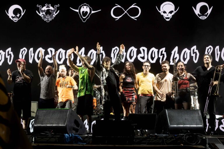 Ritual y emoción en La Plata: cómo fue la primera noche del regreso de Los Piojos ritual-y-emocion-en-la-plata:-como-fue-la-primera-noche-del-regreso-de-los-piojos