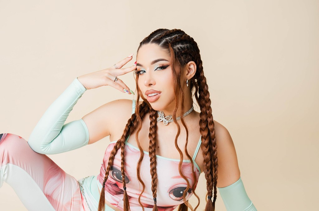 Yeri Mua cierra el año con nuevo sencillo, cuenta en Only Fans y