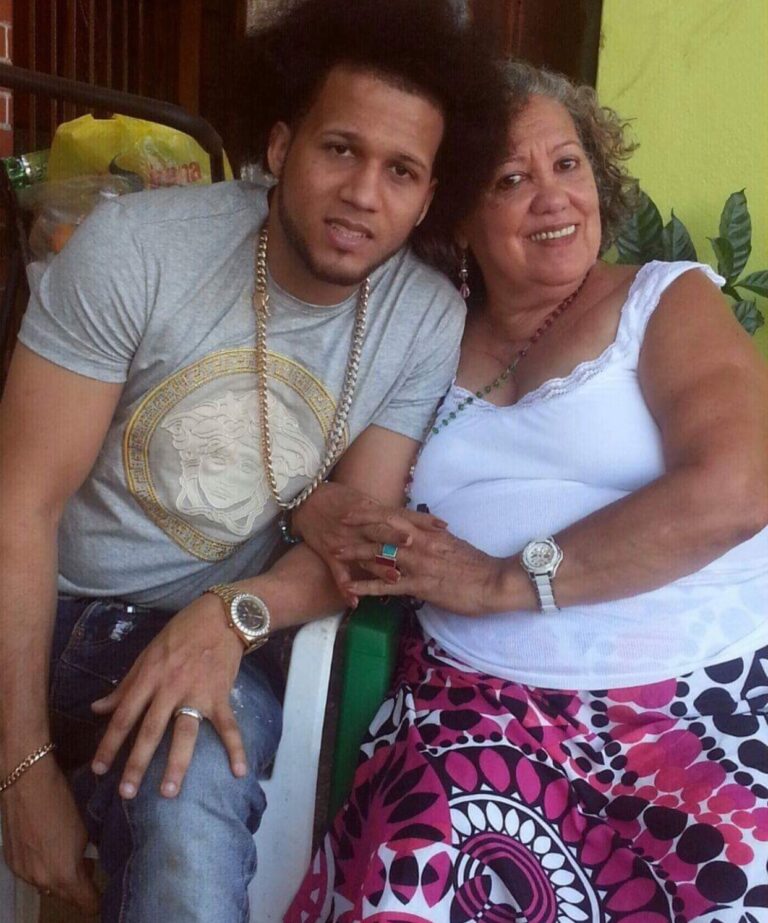 el-alfa-se-despide-momentaneamente-de-su-publico,-guardara-luto-por-la-muerte-de-su-abuela