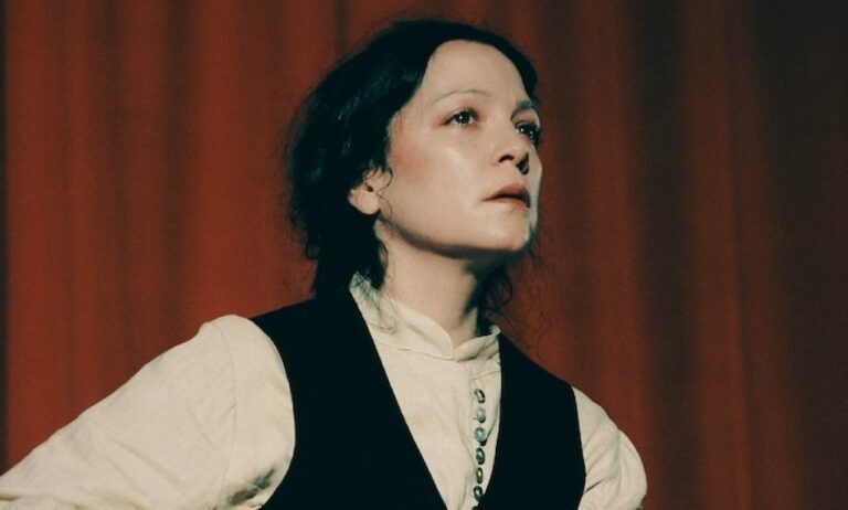 Natalia Lafourcade presenta una oda a las conexiones secretas con ‘Amor Clandestino (Acústica)’ natalia-lafourcade-presenta-una-oda-a-las-conexiones-secretas-con-‘amor-clandestino-(acustica)’