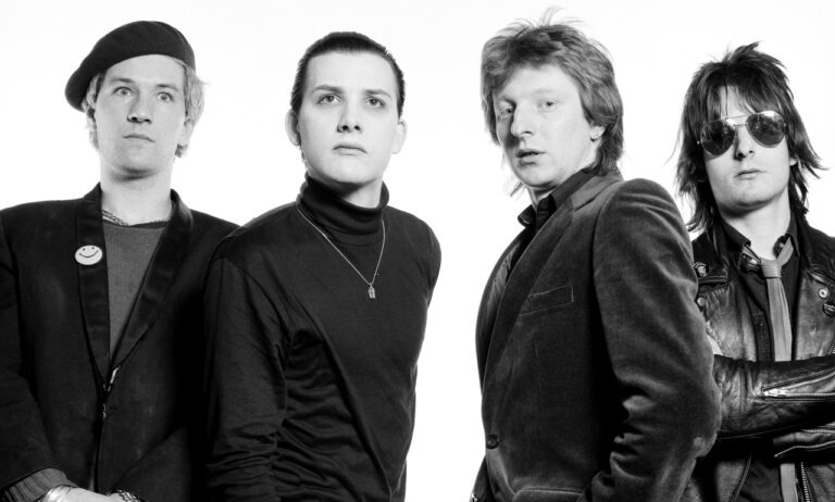 the-damned:-la-banda-punk-britanica-que-llego-primera-y-la-ultima-en-irse