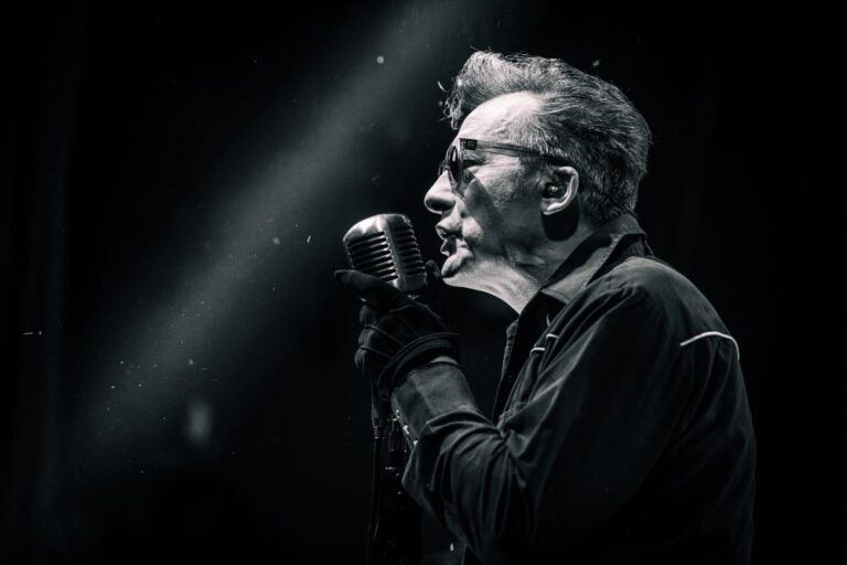 the-damned-en-buenos-aires:-el-dia-mas-feliz-(y-en-llamas)-de-tu-vida