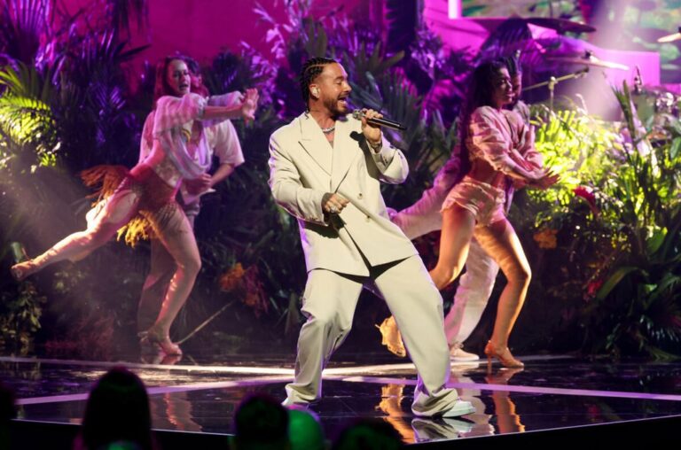 J Balvin ilumina Miami en parada de su gira Back to the Rayo: Aquí los mejores momentos j-balvin-ilumina-miami-en-parada-de-su-gira-back-to-the-rayo:-aqui-los-mejores momentos