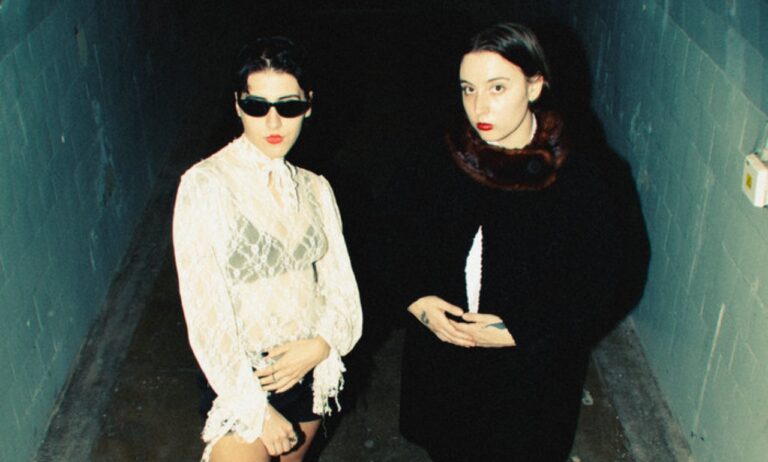 dum-chica-estrena-single-despues-de-la-polemica-en-lollapalooza:-asi-suena