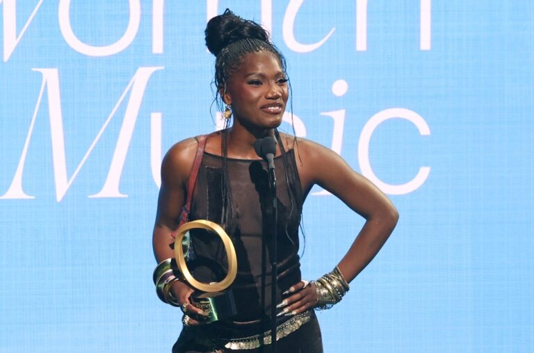 doechii-llama-a-billboard-women-in-music-‘una-necesidad’-al-aceptar-premio-a-la-mujer-del-ano 2025