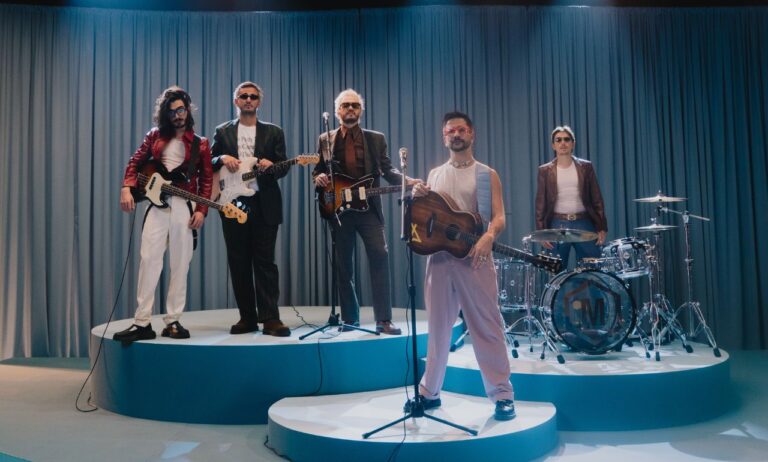 morat-y-camilo-nos-introducen-en-una-historia-de-desamor-en-‘me-toca-a-mi’