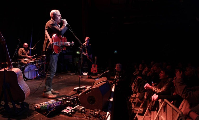 entrevista-a-stuart-staples,-de-tindersticks:-“cuando-entendiste-una-cancion,-de-algun-modo-muere”