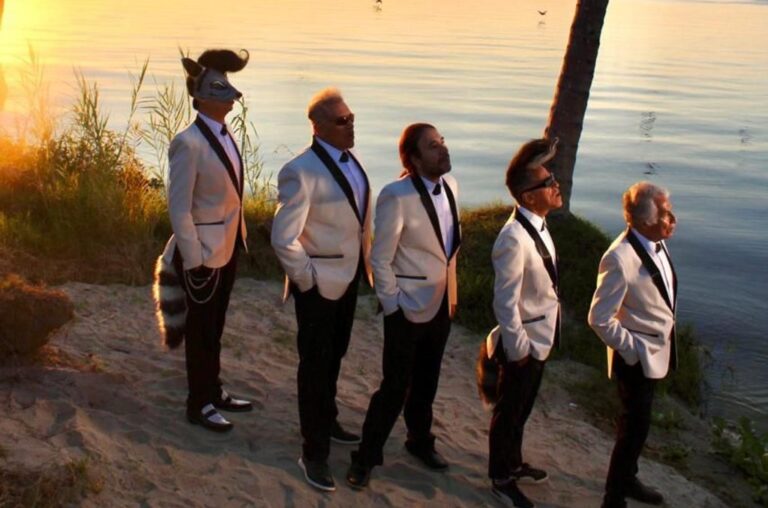 ‘martires-del-rock-and-roll’:-los-k’comxtles-reviven-el-espiritu rebelde