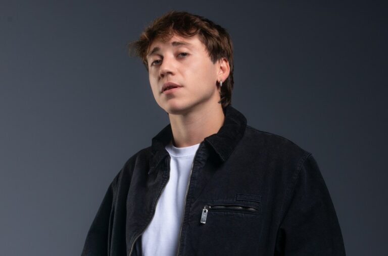 ‘es-paulo-vs.-lyrics’:-sin-cadenas,-londra-lucha-con-su-alter ego