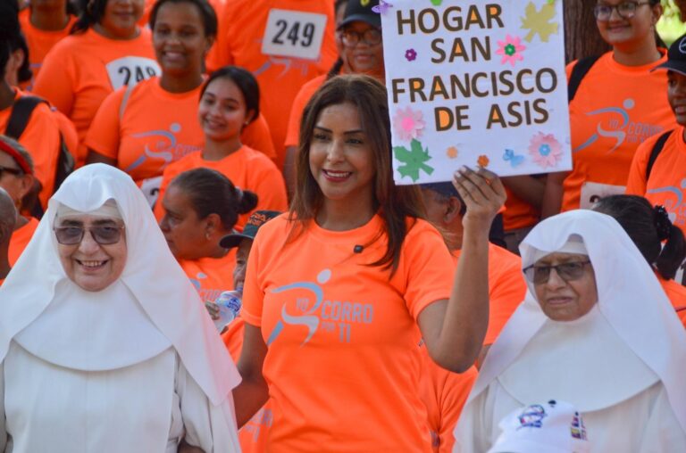 selinee-mendez-realiza-con-exito-la-carrera-solidaria-«yo-corro-por-ti»