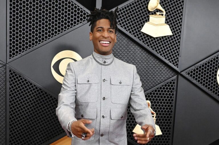 jon-batiste-recibira-el-premio-inaugural-‘arquitecto-de-sonido’-ray-charles-del grammy