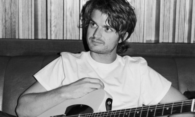 La encrucijada de Djo: el renacer musical de Joe Keery en The Crux la-encrucijada-de-djo:-el-renacer-musical-de-joe-keery-en-the-crux