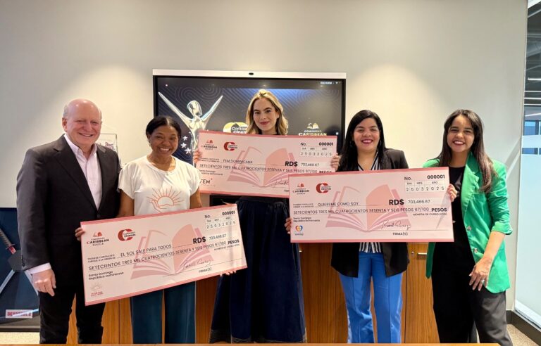 caribbean-cinemas-entrega-donacion-de-mas-de-2-millones-de-pesos-de-gala-benefica-la-gran-noche
