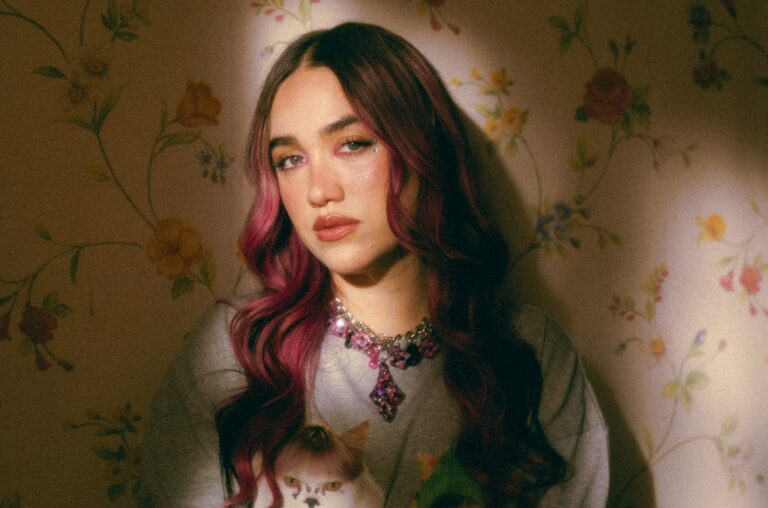 ela-taubert-desglosa-5-canciones-esenciales-de-su-album-debut,-‘preguntas-a-las 11:11’