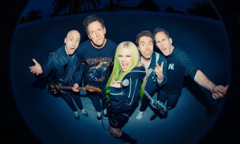 Avril Lavigne y Simple Plan traen de vuelta el inicio de los 2000s con ‘Young & Dumb’ avril-lavigne-y-simple-plan-traen-de-vuelta-el-inicio-de-los-2000s-con-‘young-&-dumb’