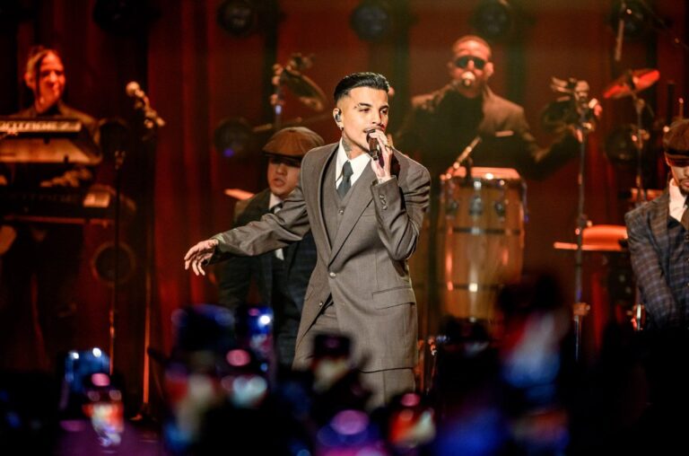 rauw-alejandro-da-clase-magistral-de-talento-escenico-en-chicago:-5-mejores momentos