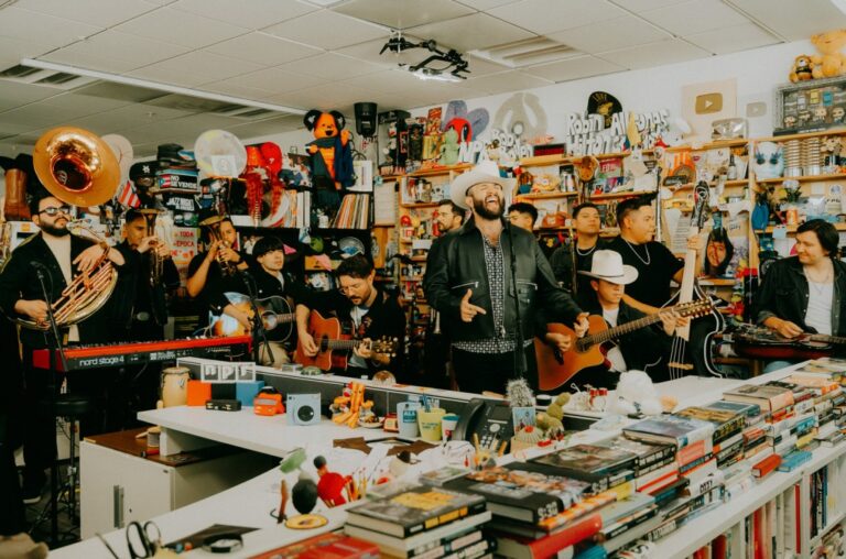 Carín León y su banda mexicana se apoderan del Tiny Desk carin-leon-y-su-banda-mexicana-se-apoderan-del-tiny desk