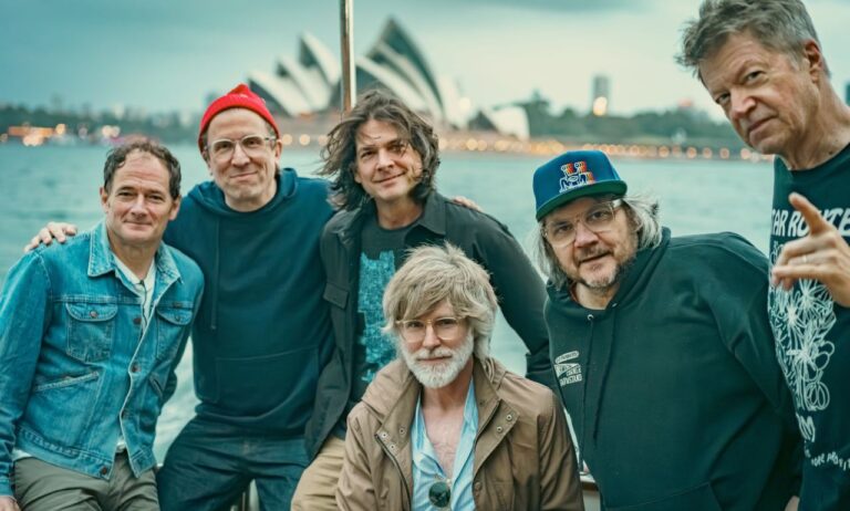 jeff-tweedy:-“algunas-bandas-van-y-vuelven,-wilco-nunca-se-fue”