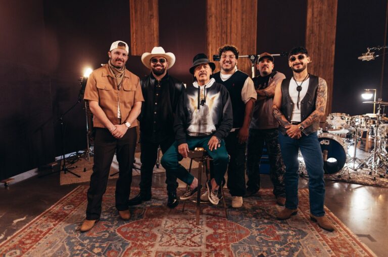 santana-se-une-a-grupo-frontera-para-‘me-retiro’:-‘tienen-mucha-alegria-y-con-eso-me-identifico’