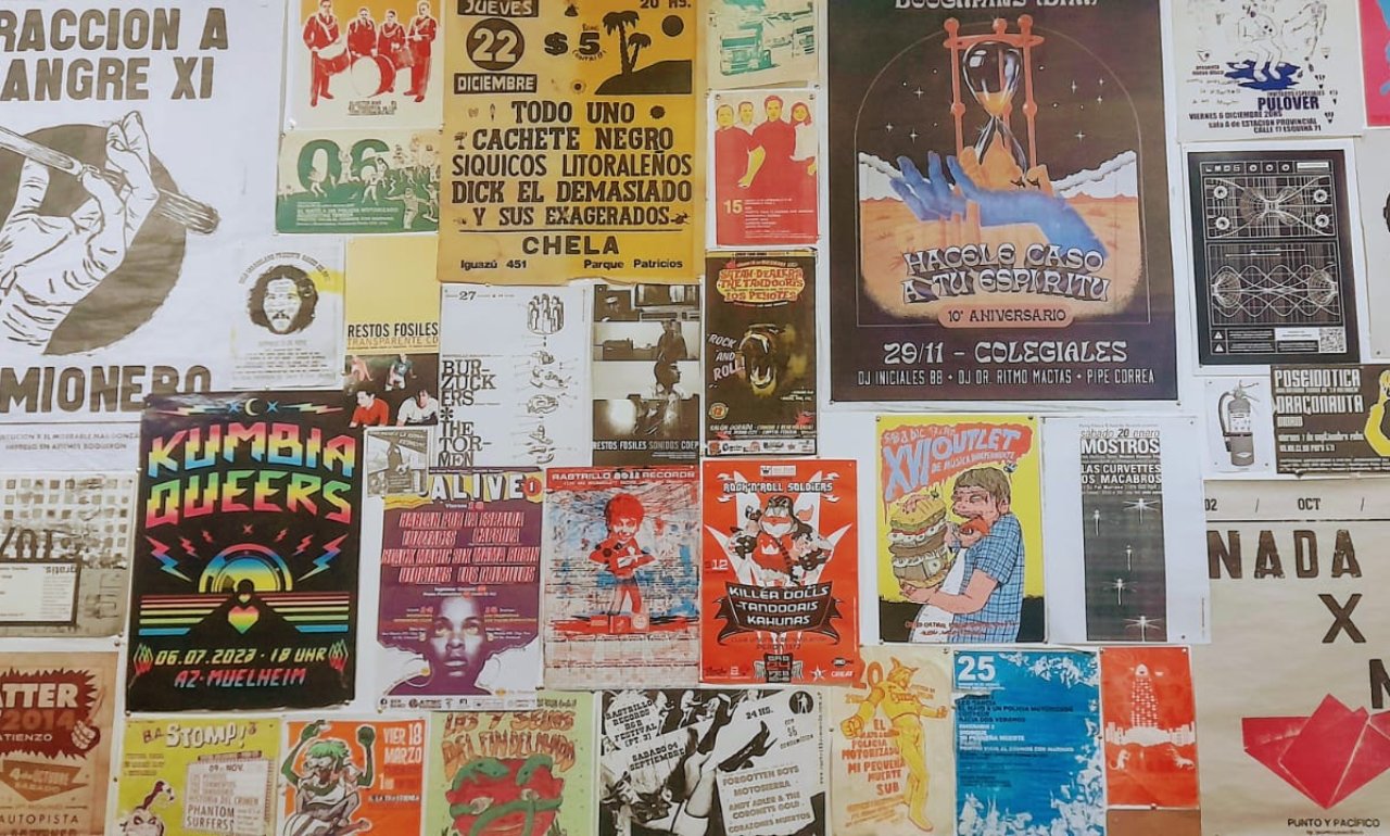 De Juana Molina a Dillom y de Los Espíritus a Kumbia Queers, una muestra repasa la gráfica musical argentina en el siglo XXI de-juana-molina-a-dillom-y-de-los-espiritus-a-kumbia-queers,-una-muestra-repasa-la-grafica-musical-argentina-en-el-siglo-xxi