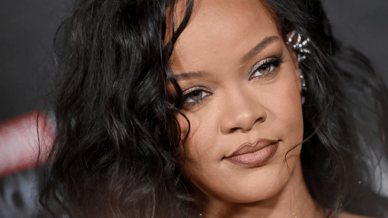 Rihanna Desvela Más de 170 Canciones Inéditas y Aviva la Espera por "R9"